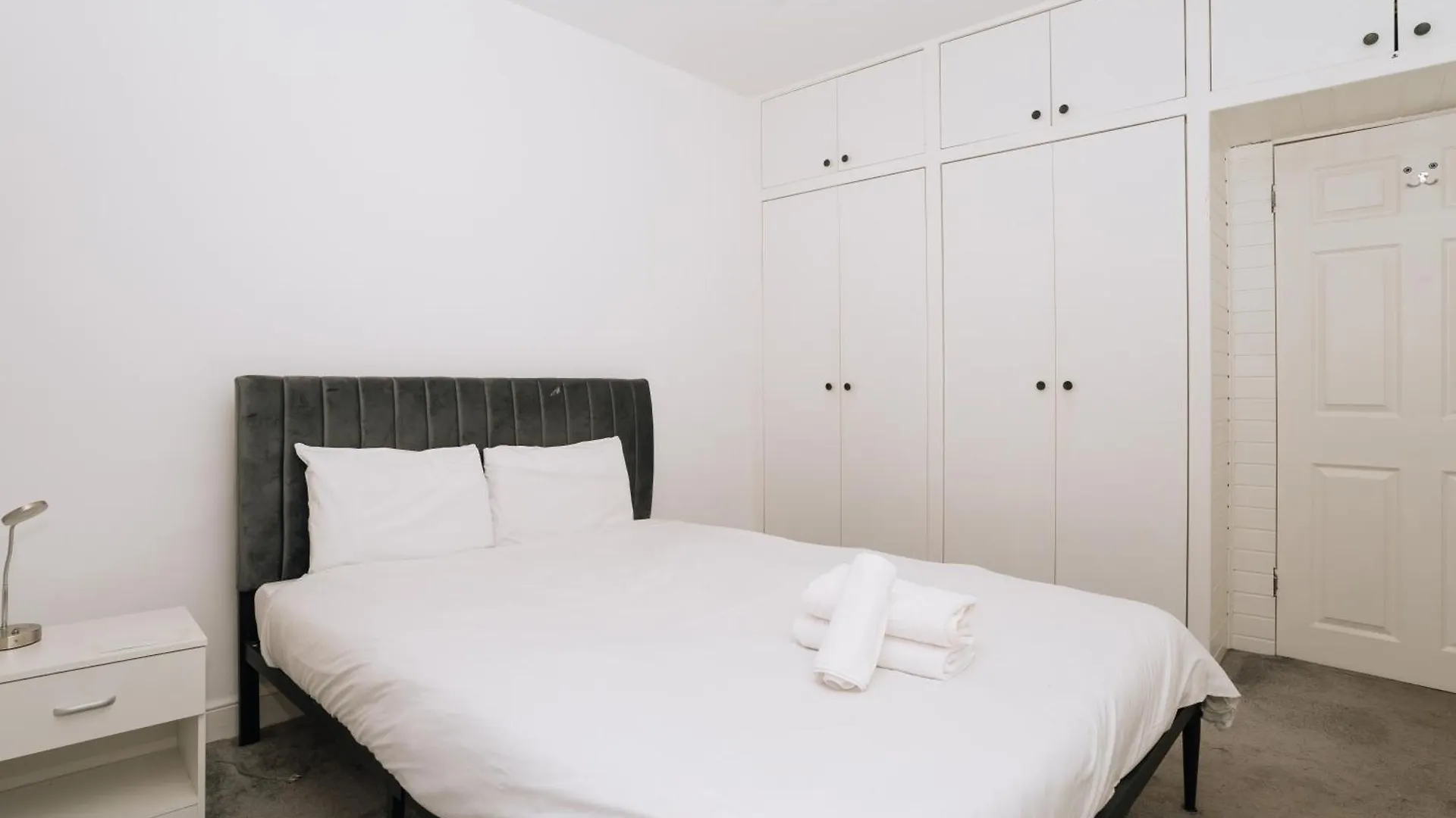 Sleek & Central 2Bd Flat - Haymarket Apartment Edinburgh United Kingdom