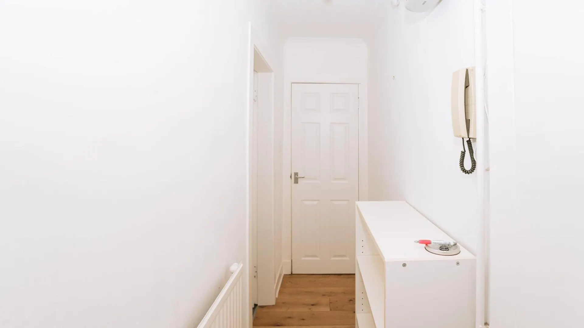 Sleek & Central 2Bd Flat - Haymarket Apartment Edinburgh 0*,  United Kingdom