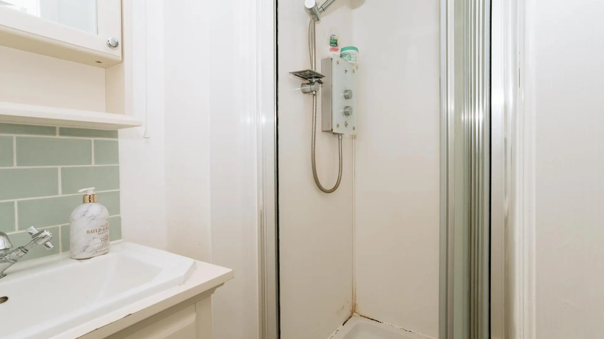 Апартаменты Sleek & Central 2Bd Flat - Haymarket Эдинбург