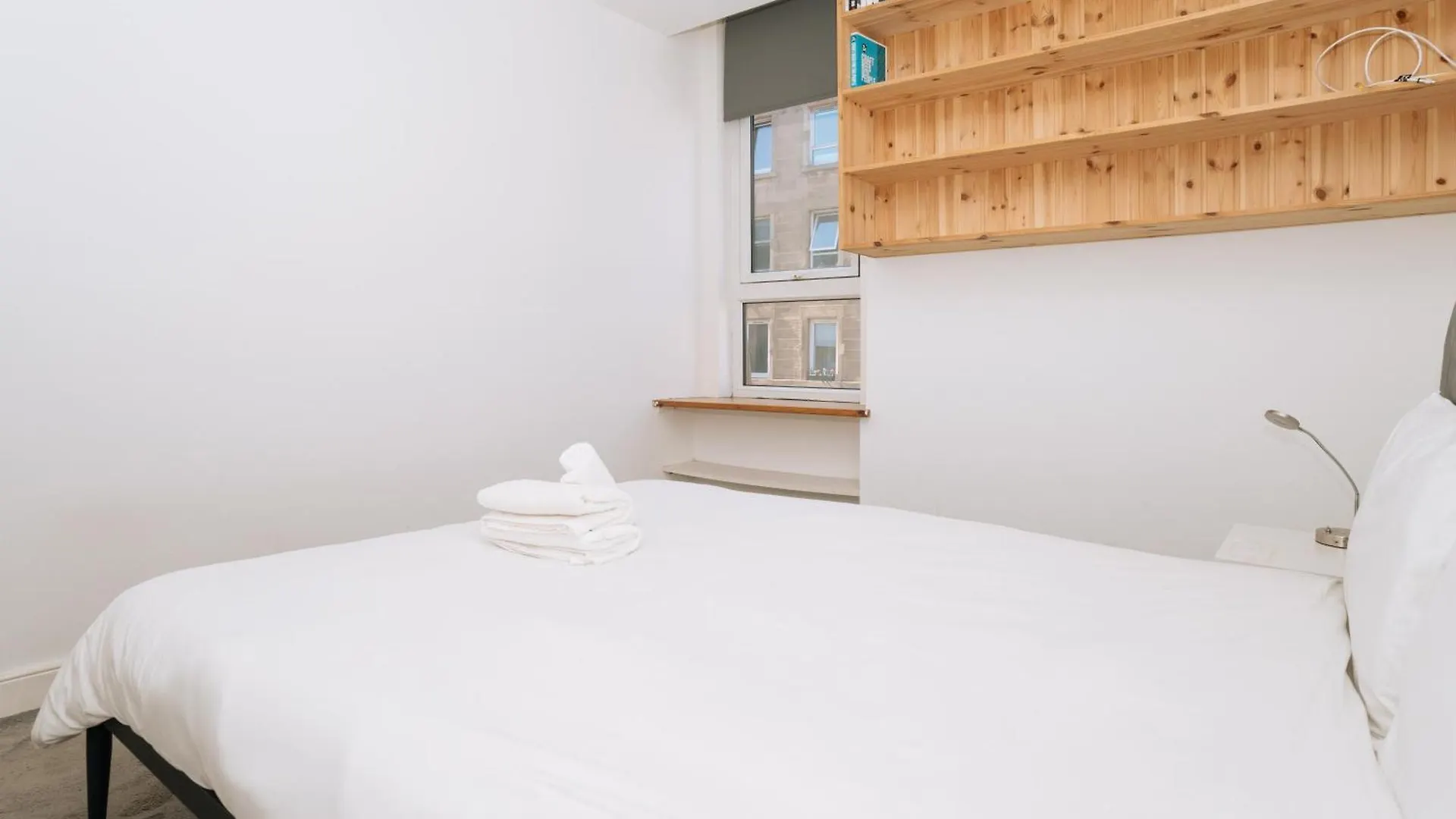 Апартаменты Sleek & Central 2Bd Flat - Haymarket Эдинбург Великобритания