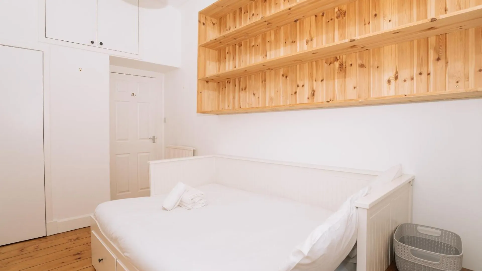 Sleek & Central 2Bd Flat - Haymarket Apartment Edinburgh